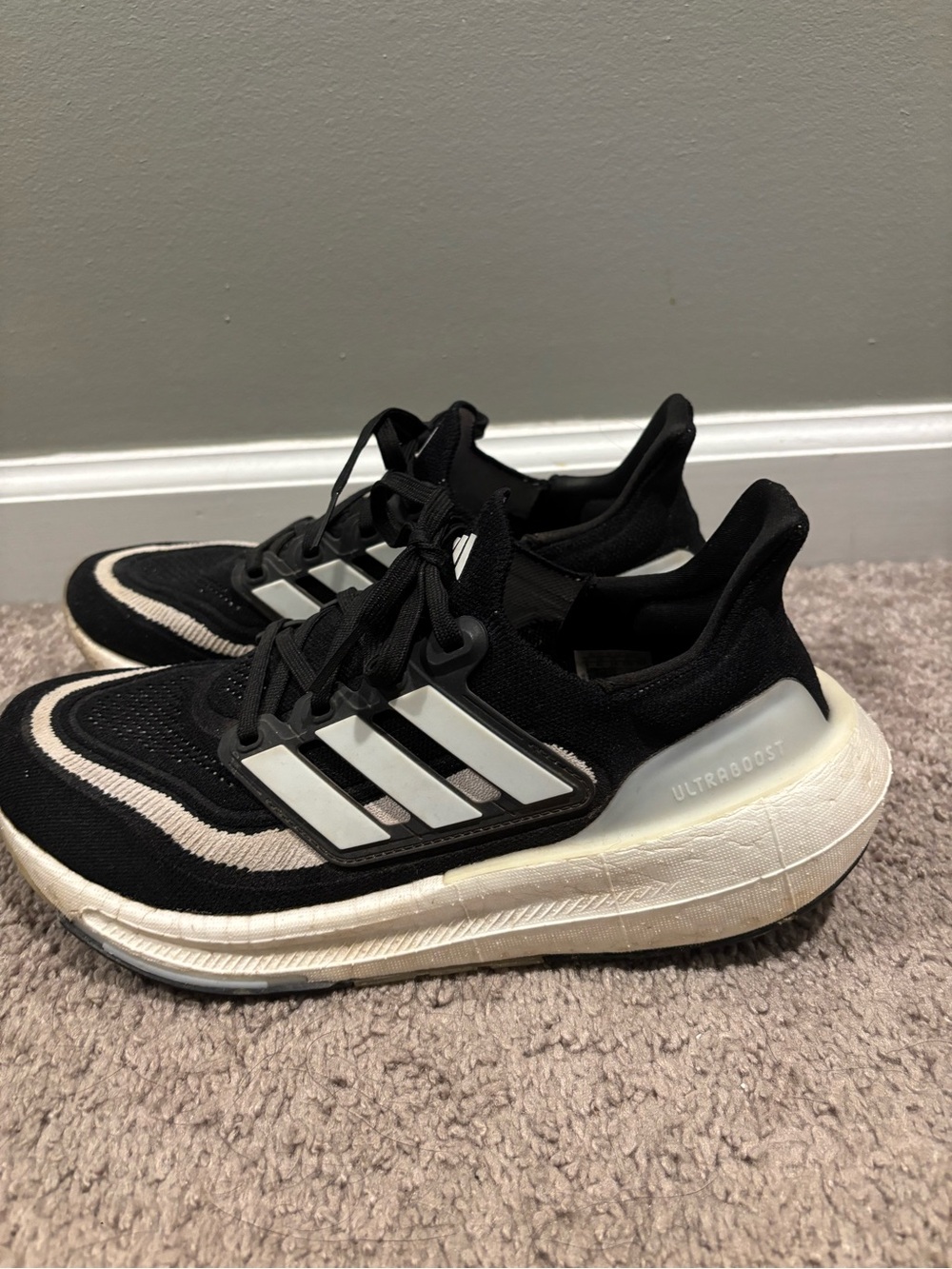 Adidas UltraBoost Light Running Shoes Black / White Women’s Sizs 8 HQ6345 - Picture 1 of 8